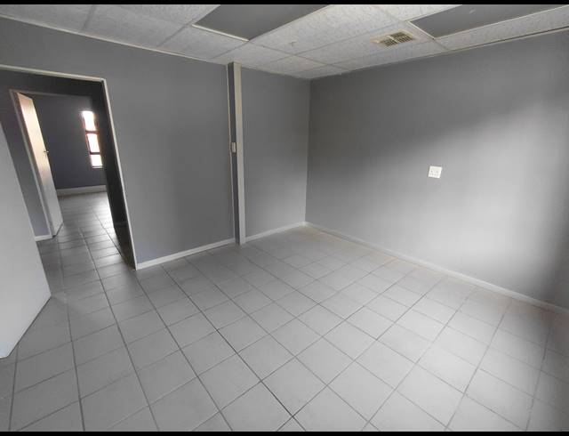 144M² OFFICE TO LET IN FOURWAYS